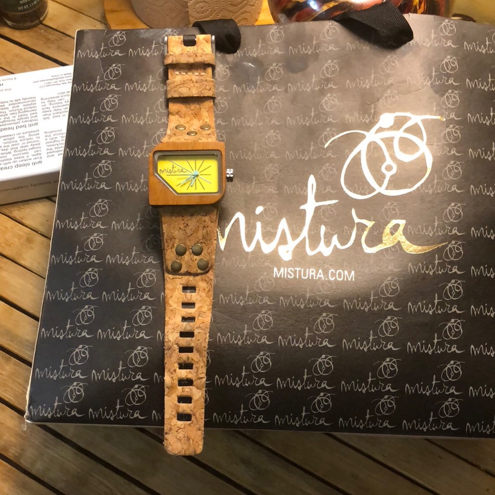 Mistura watch . No damage .